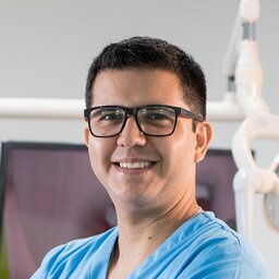 Dr. Enrique Runzer Colmenares